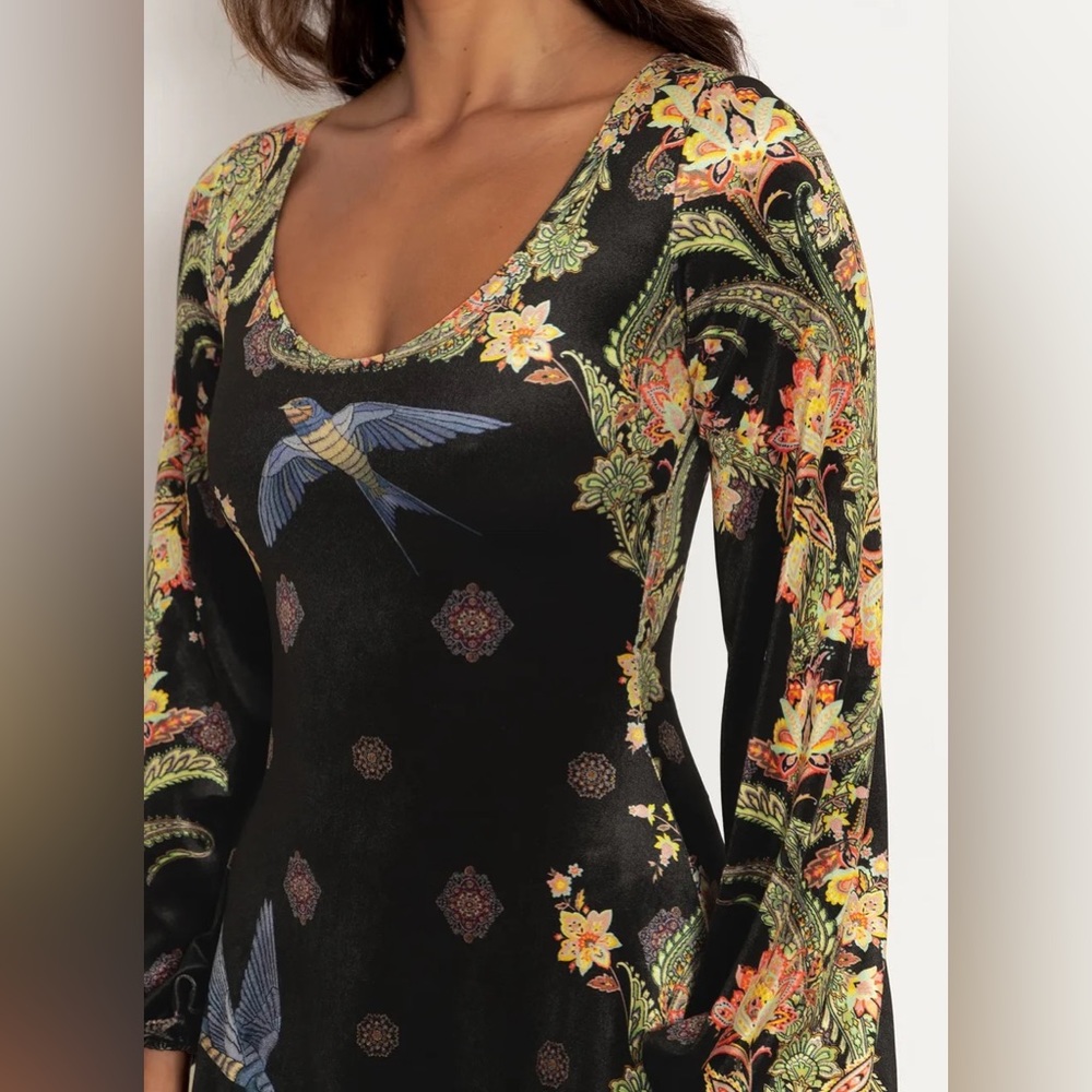 Blackmilk “WAITING IN THE WINGS VELVET BISHOP LONGLINE DRESS” Size Medium M NWT - Picture 16 of 16